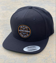 Load image into Gallery viewer, FLAT BILL SNAPBACK
